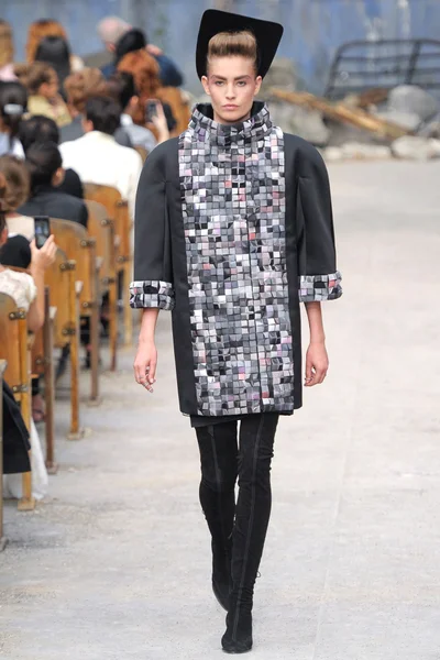 Look 50